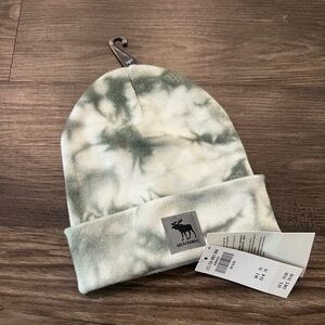 NWT Kids Abercrombie Green & White Tie-Dye Beanie